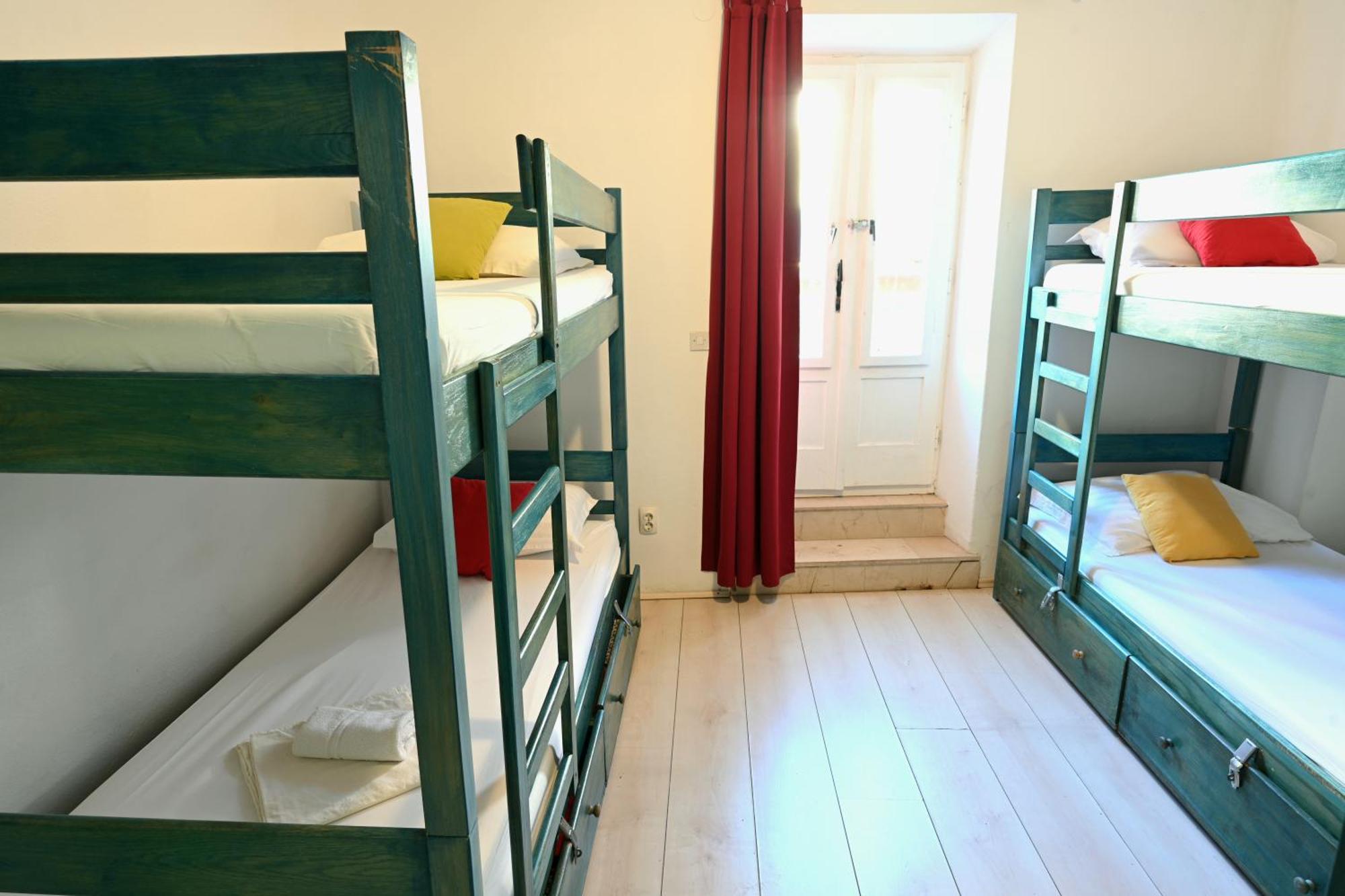 White Rabbit Hostel Хвар Екстер'єр фото