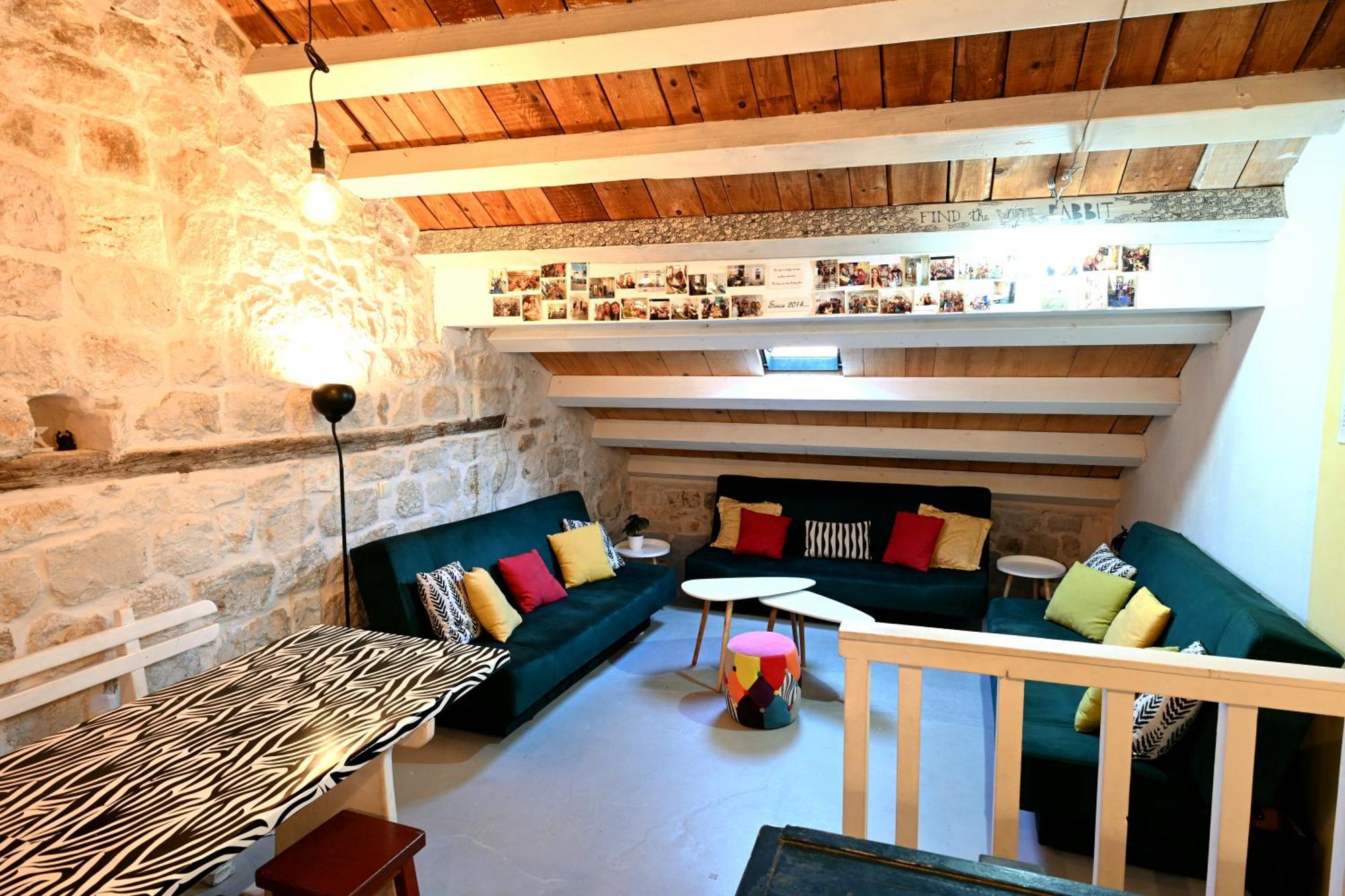 White Rabbit Hostel Хвар Екстер'єр фото