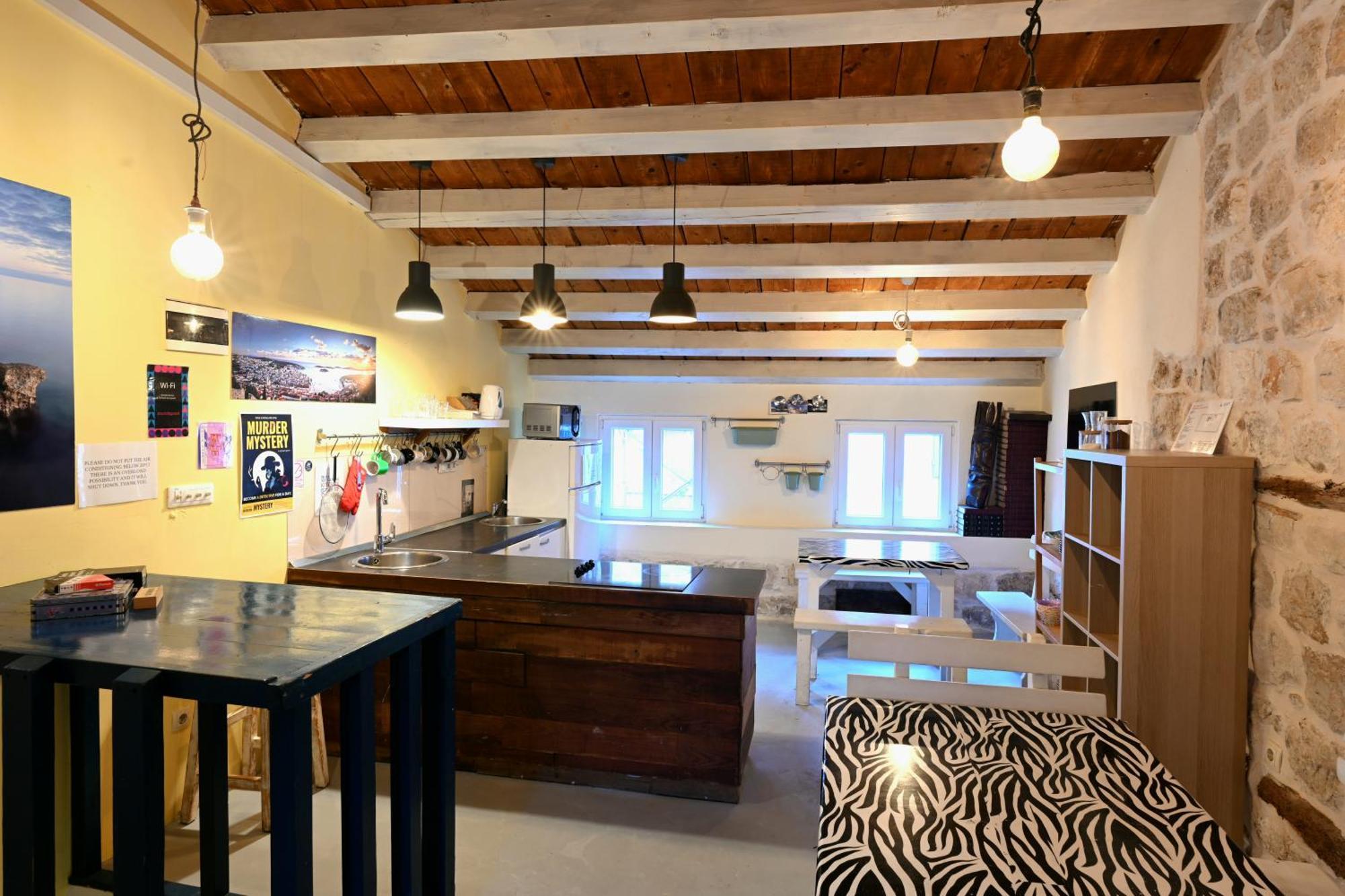 White Rabbit Hostel Хвар Екстер'єр фото