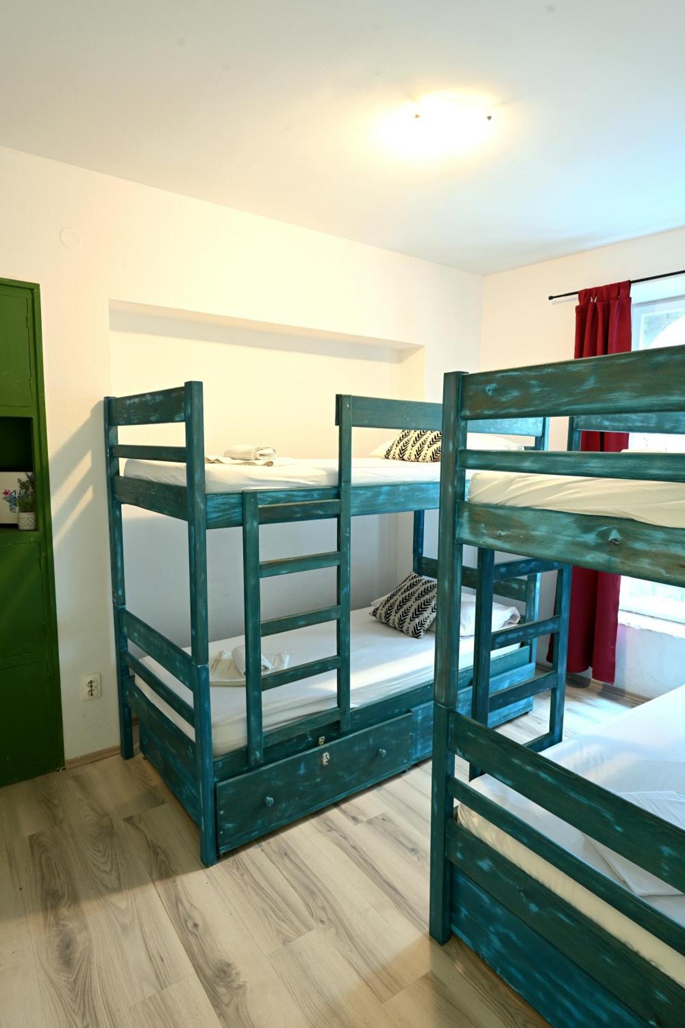 White Rabbit Hostel Хвар Екстер'єр фото