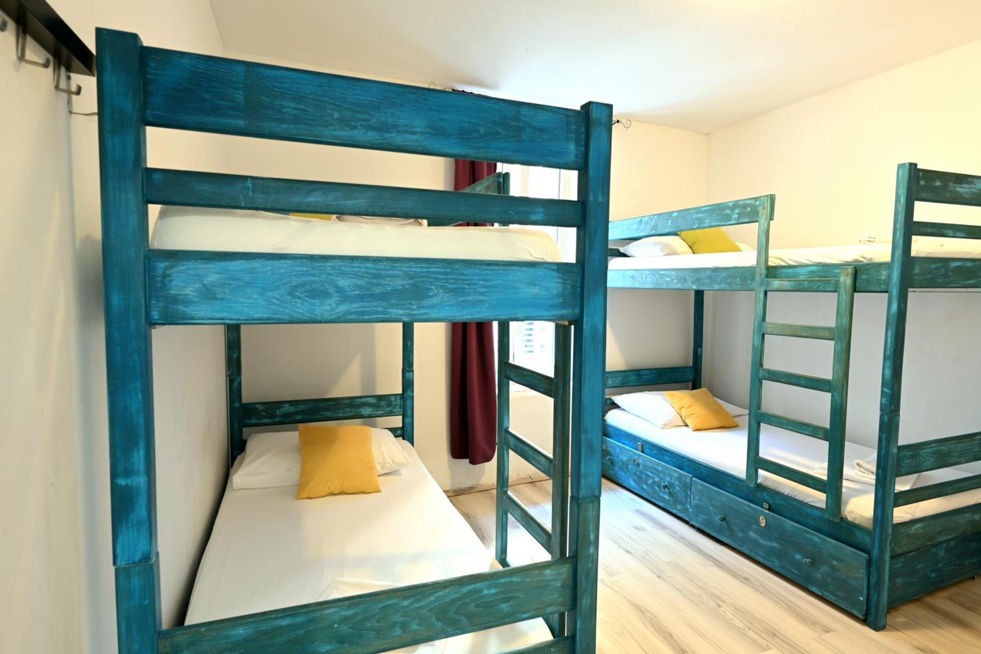 White Rabbit Hostel Хвар Екстер'єр фото