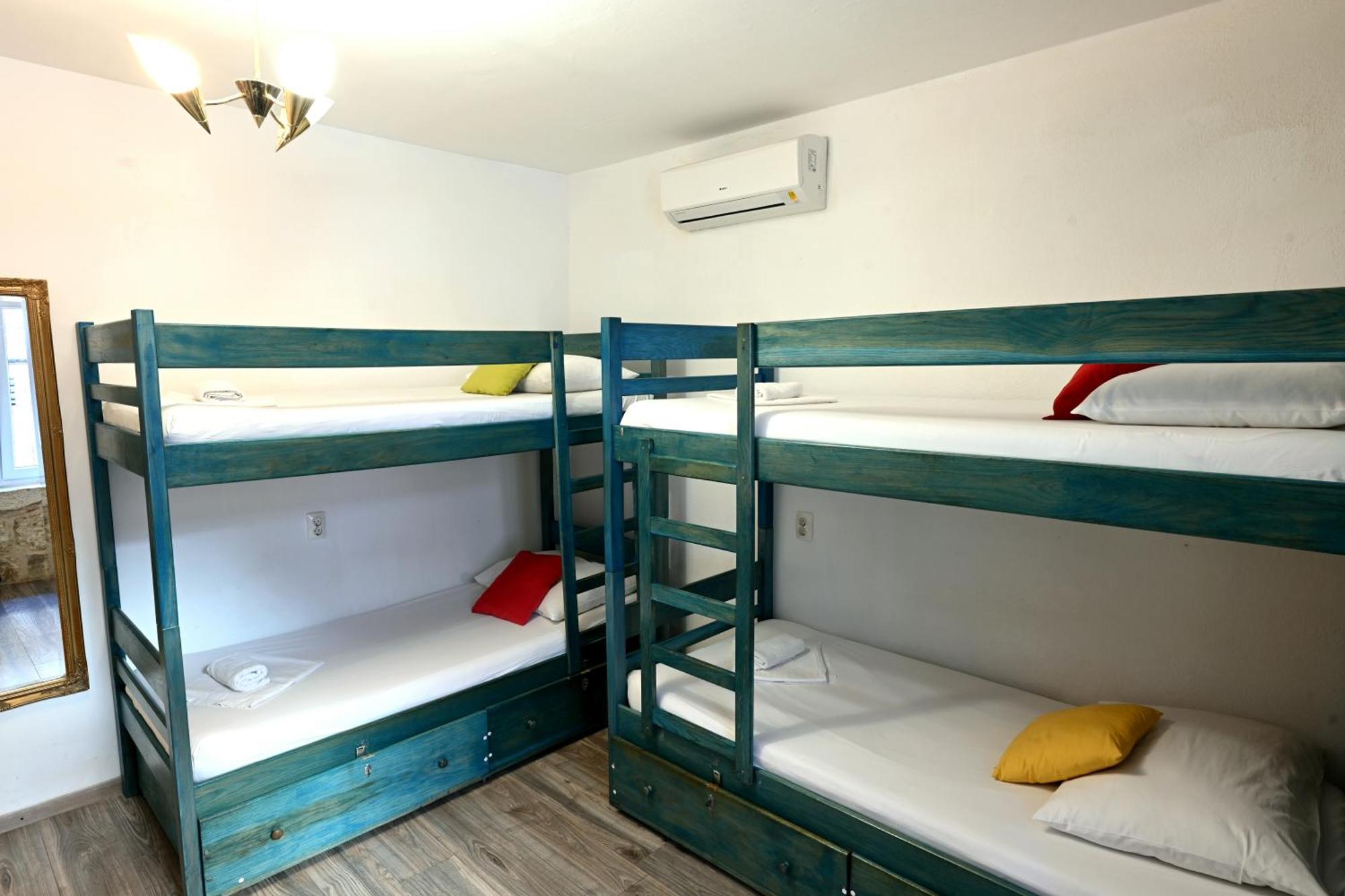 White Rabbit Hostel Хвар Екстер'єр фото