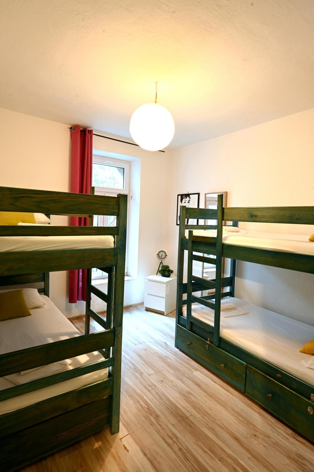 White Rabbit Hostel Хвар Екстер'єр фото