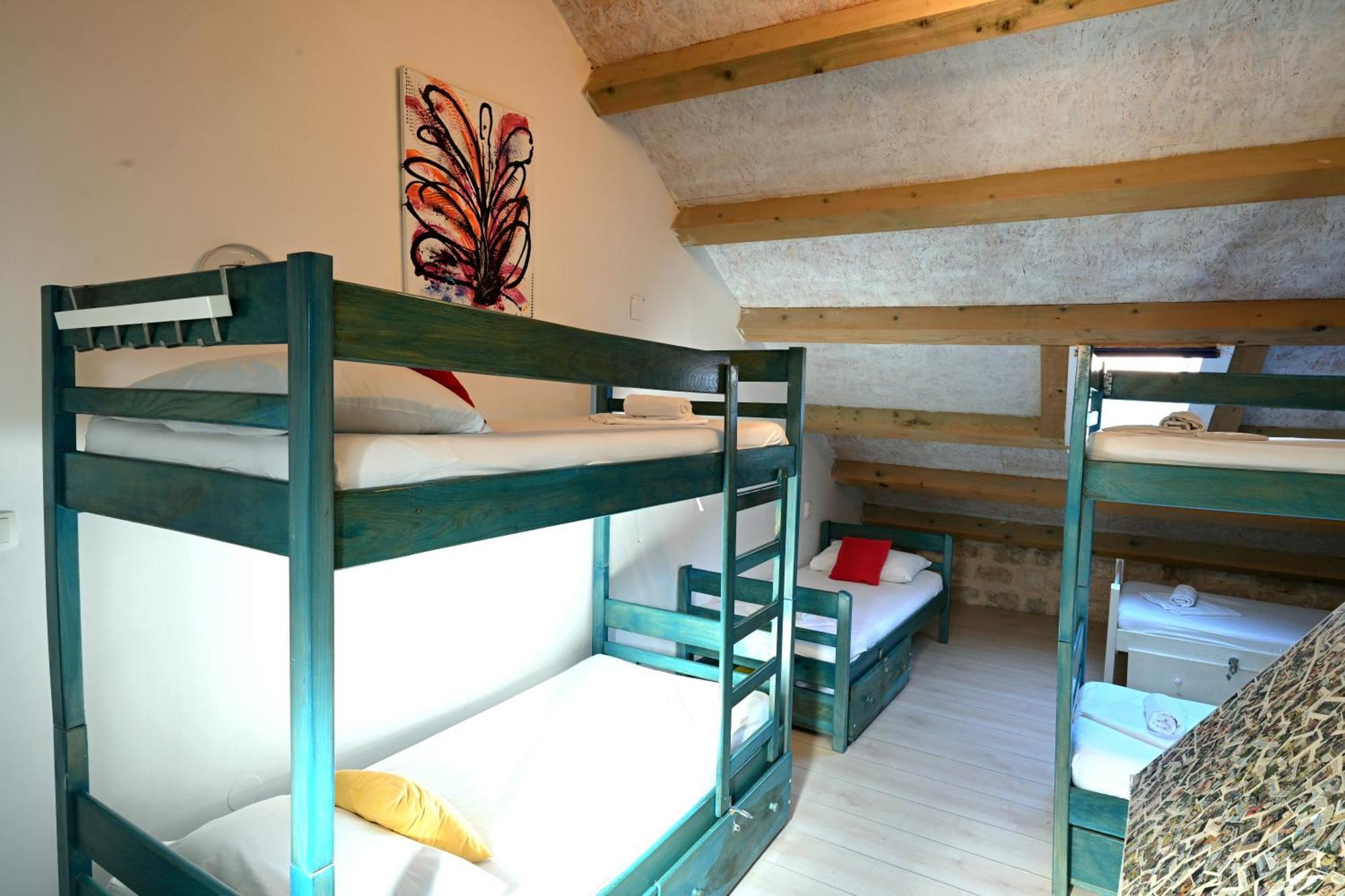 White Rabbit Hostel Хвар Екстер'єр фото