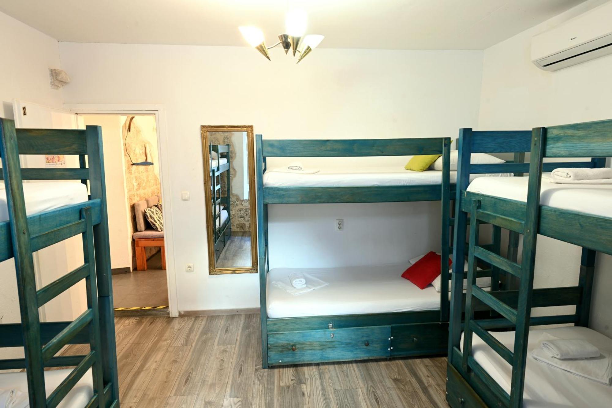 White Rabbit Hostel Хвар Екстер'єр фото