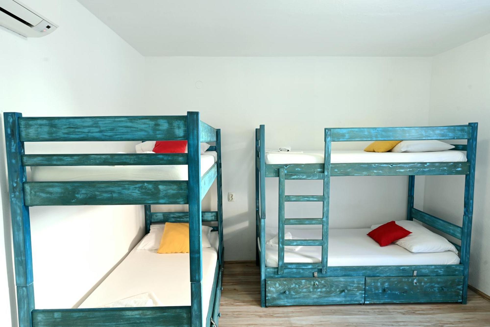 White Rabbit Hostel Хвар Екстер'єр фото