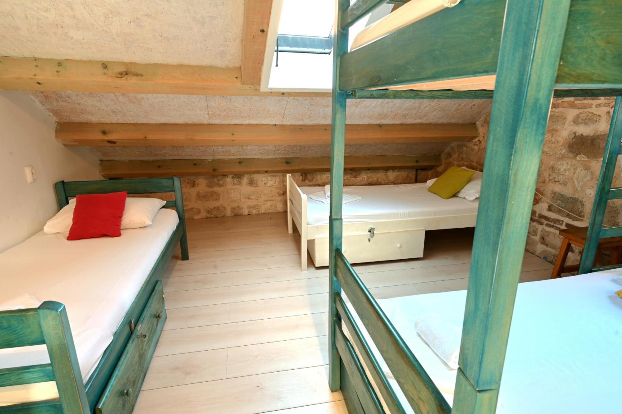 White Rabbit Hostel Хвар Екстер'єр фото