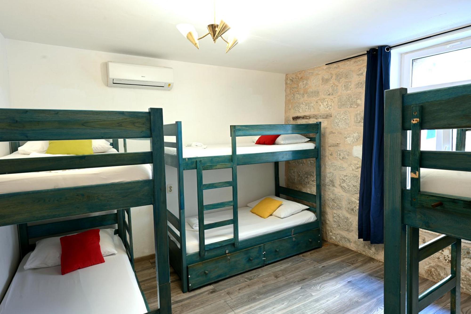 White Rabbit Hostel Хвар Екстер'єр фото